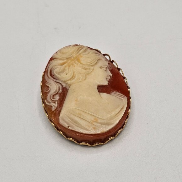 Vintage Carved Cameo Victorian Style Gold-Tone Scallopped Edge Frame Scarf Clip - Picture 2 of 8
